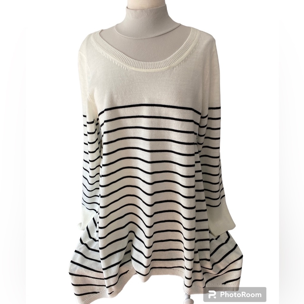 Mia + Tess, large, black & white striped sweater. Cotton blend. A-Line (NWT)